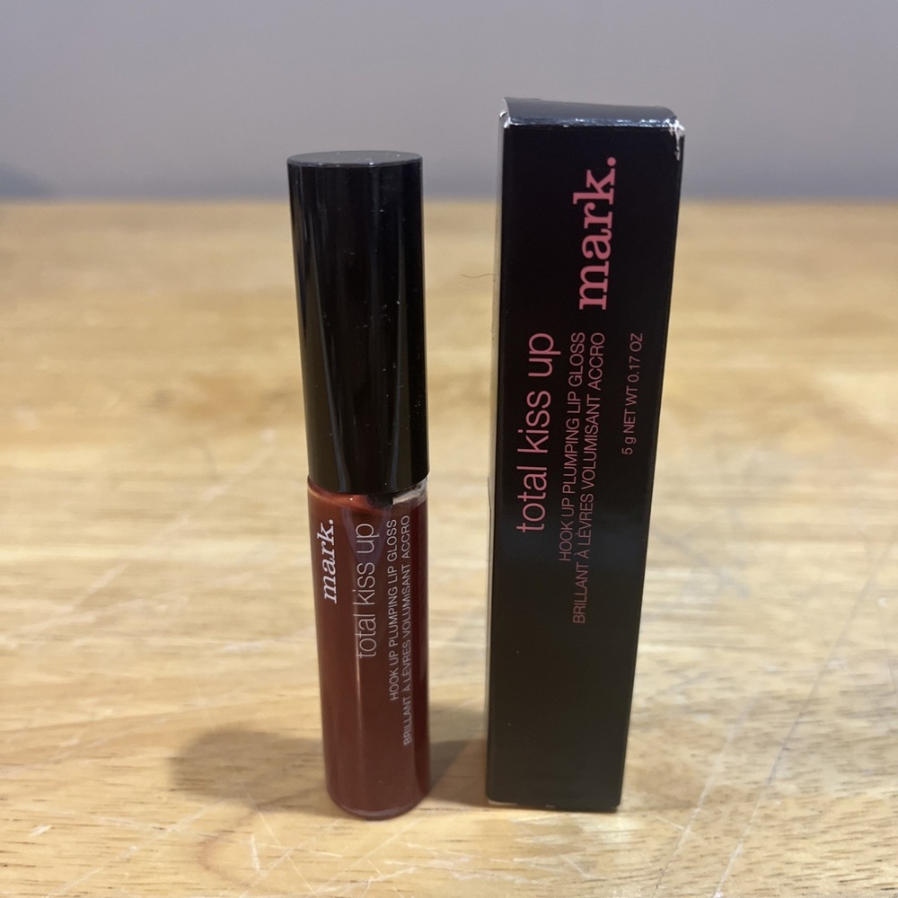 Avon Mark TOTAL KISS UP Hook Up Plumping Lip Gloss NOS‎